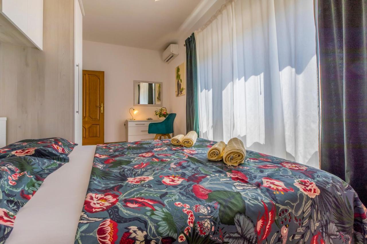 Apartment M *